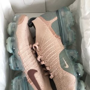 Nike Air Vapormax Flyknit 2